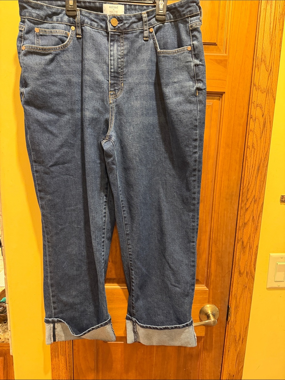 Women’s Cropped Jeans in Medium Blue - Relaxed Ankle Style